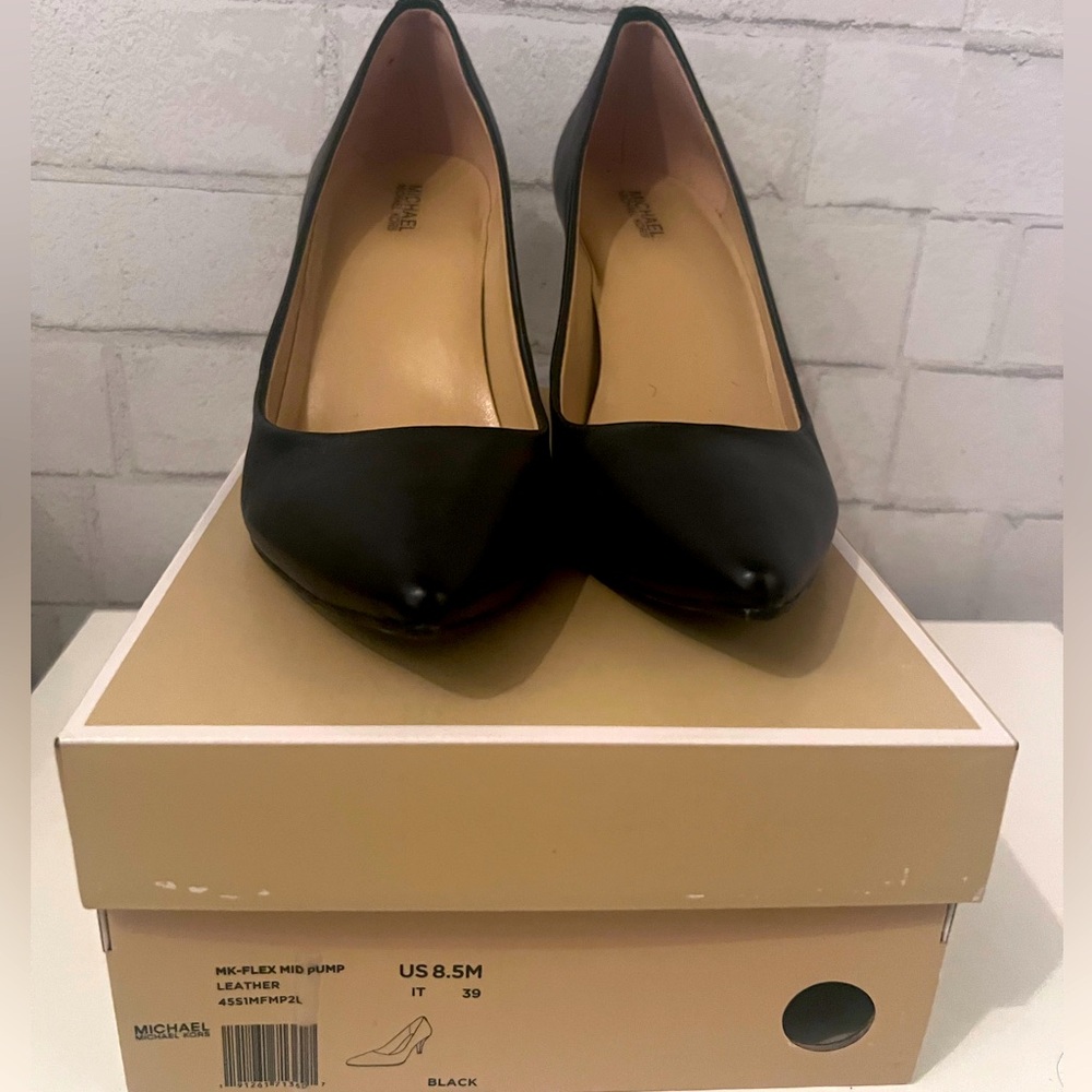 Michael Kors black leather pumps